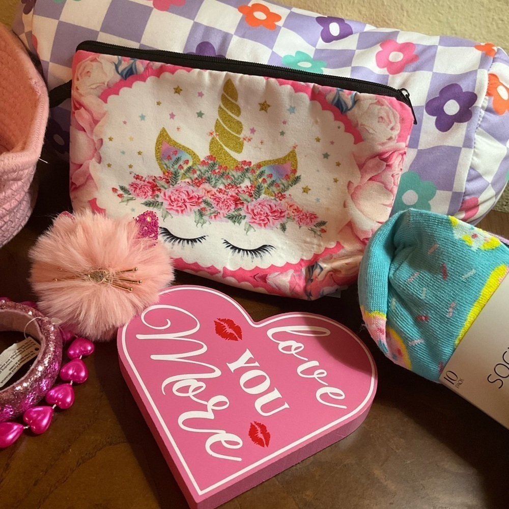 Girls Gift Bundle - Picture 3 of 6